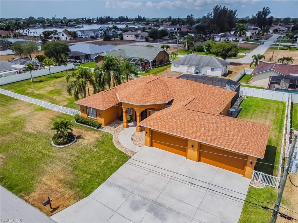 818 SW 4th AVE CAPE CORAL, FL 33991