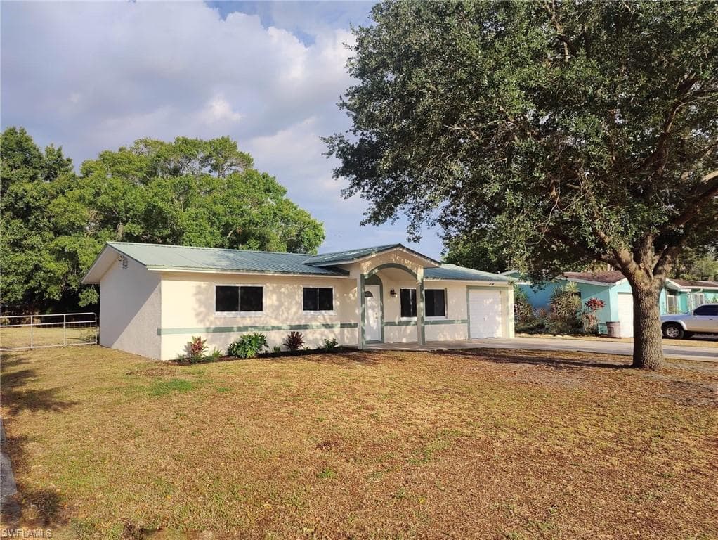 1130 Travis AVE NORTH FORT MYERS, FL 33903