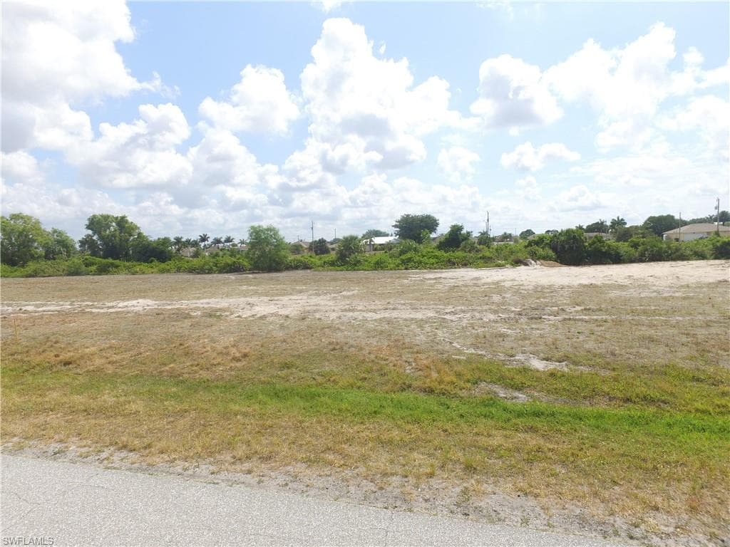 233 NW 24th AVE CAPE CORAL, FL 33993