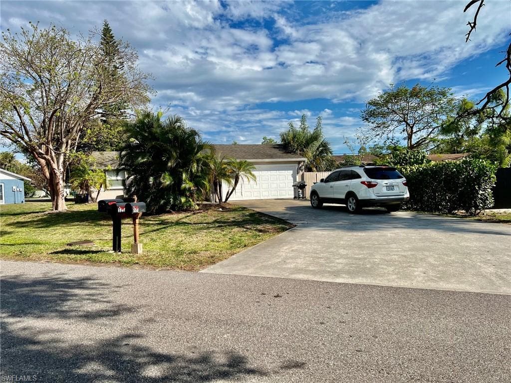 5236 Confederate DR NAPLES, FL 34113