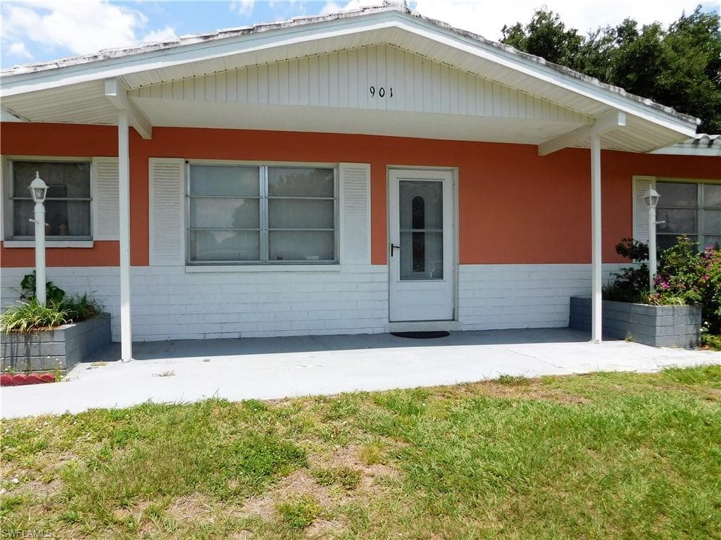 901 Juno DR LEHIGH ACRES, FL 33936