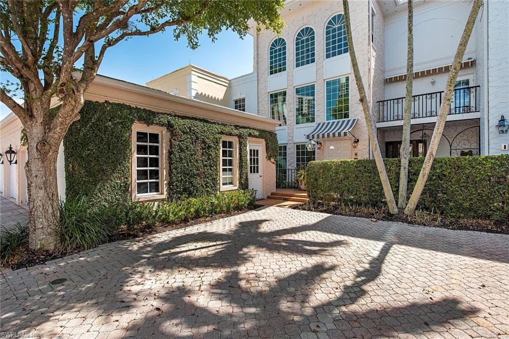 4000 Gulf Shore BLVD N 1200 NAPLES, FL 34103