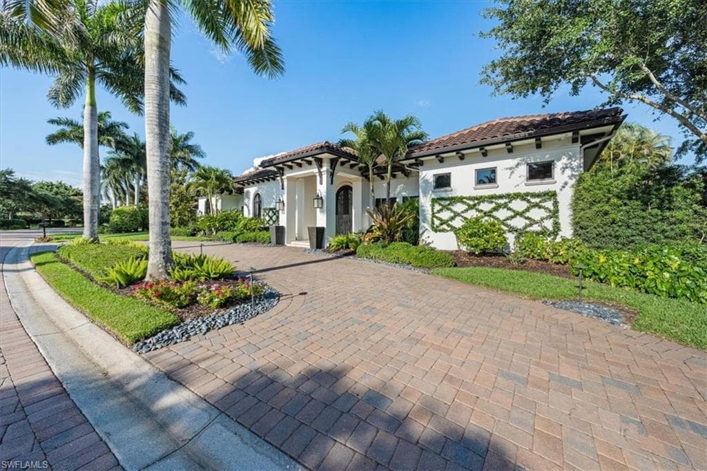 2232 Miramonte CT NAPLES, FL 34105
