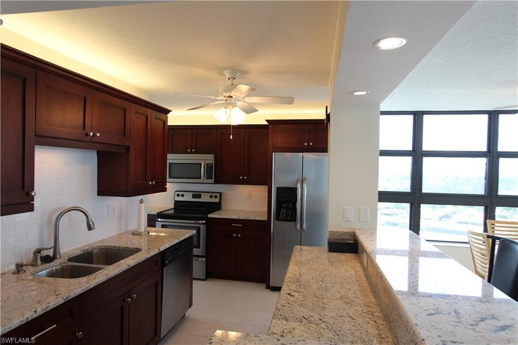 260 Seaview CT 906 MARCO ISLAND, FL 34145