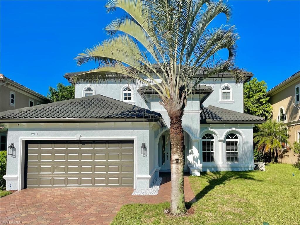 2911 Coco Lakes DR NAPLES, FL 34105