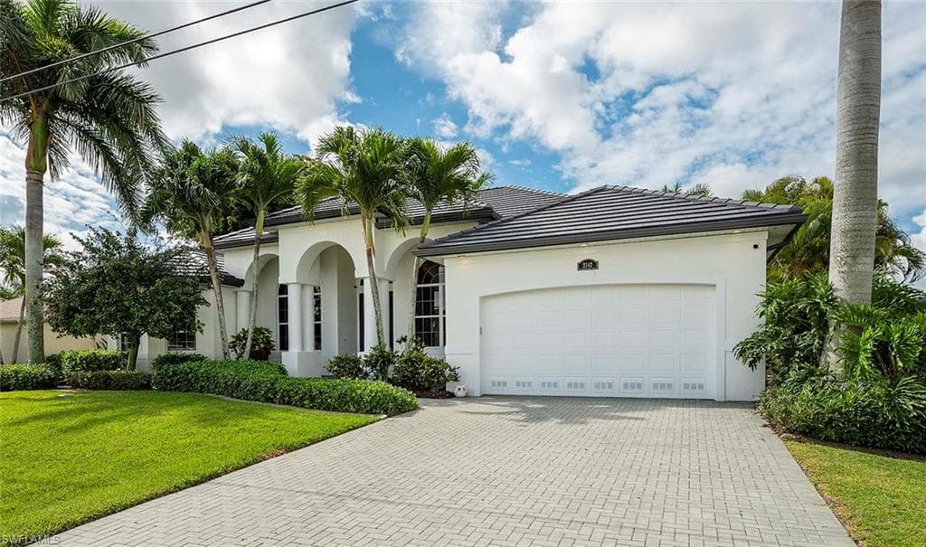 2542 SW 38th TER CAPE CORAL, FL 33914