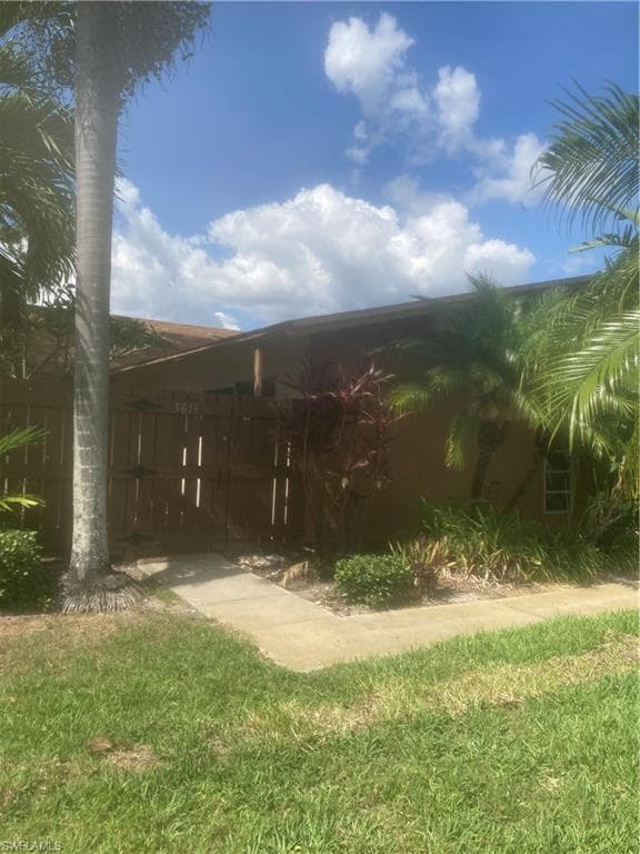 5619 Foxlake DR NORTH FORT MYERS, FL 33917
