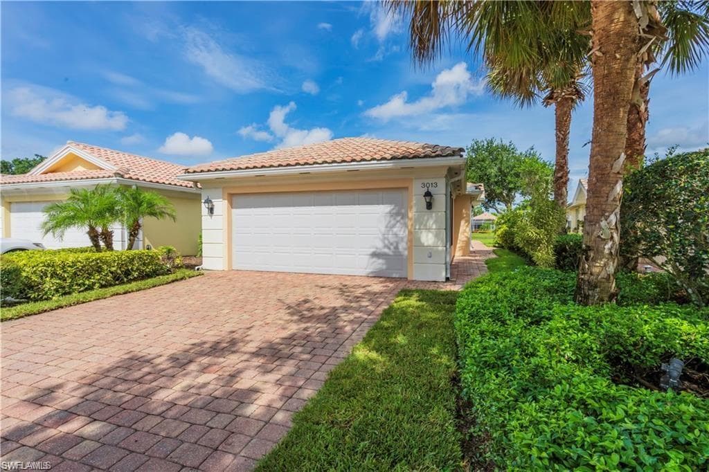 3013 Futuna LN NAPLES, FL 34119