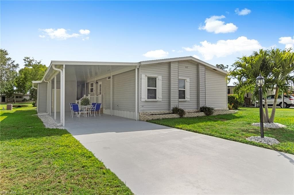 617 Charlemagne BLVD NAPLES, FL 34112