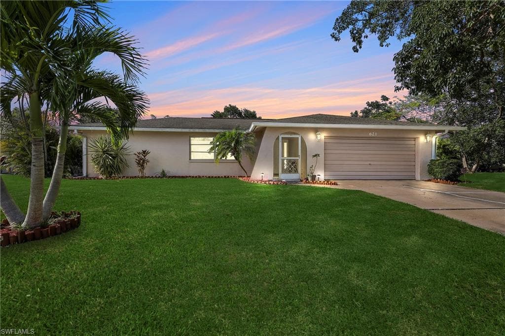 621 SE 23rd TER CAPE CORAL, FL 33990