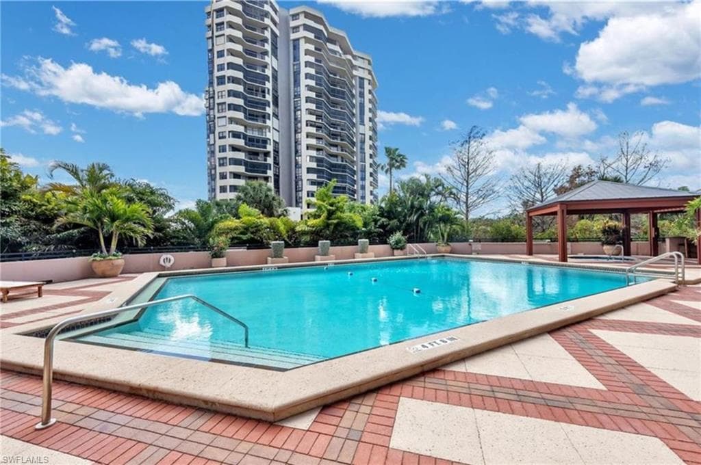 6075 Pelican Bay BLVD 102 NAPLES, FL 34108
