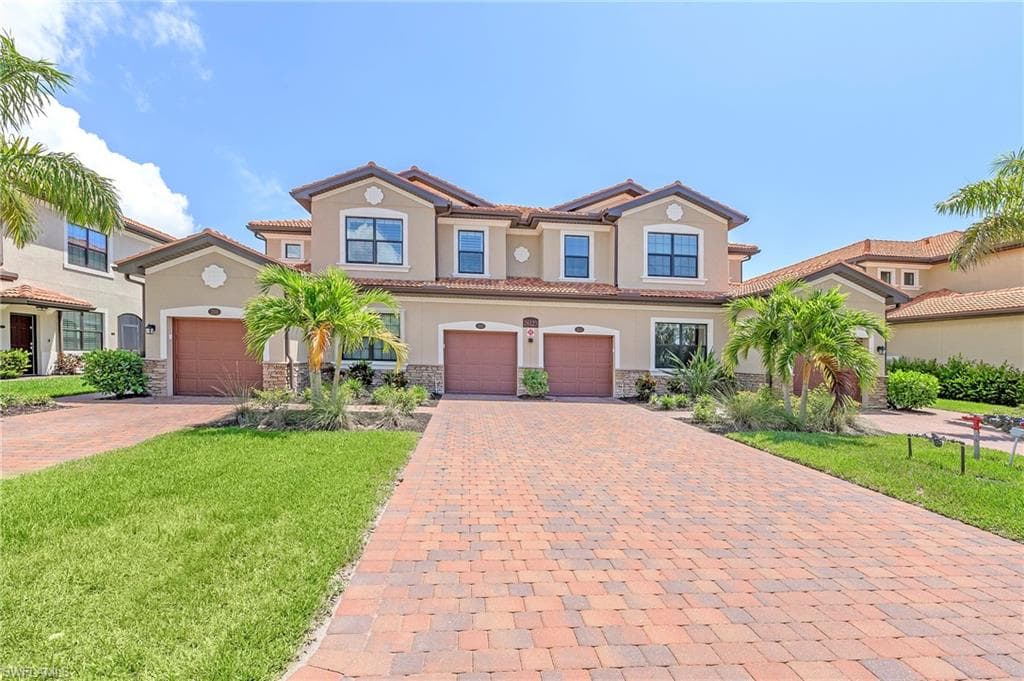 26123 Palace LN 102 BONITA SPRINGS, FL 34135