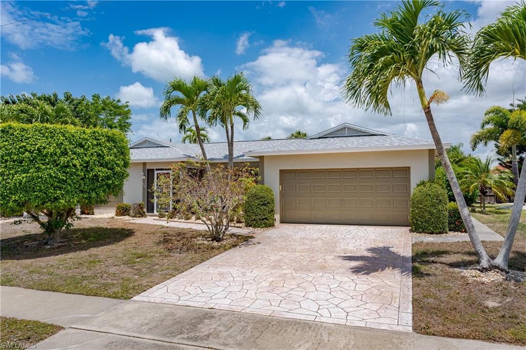 1216 Bluebird AVE MARCO ISLAND, FL 34145