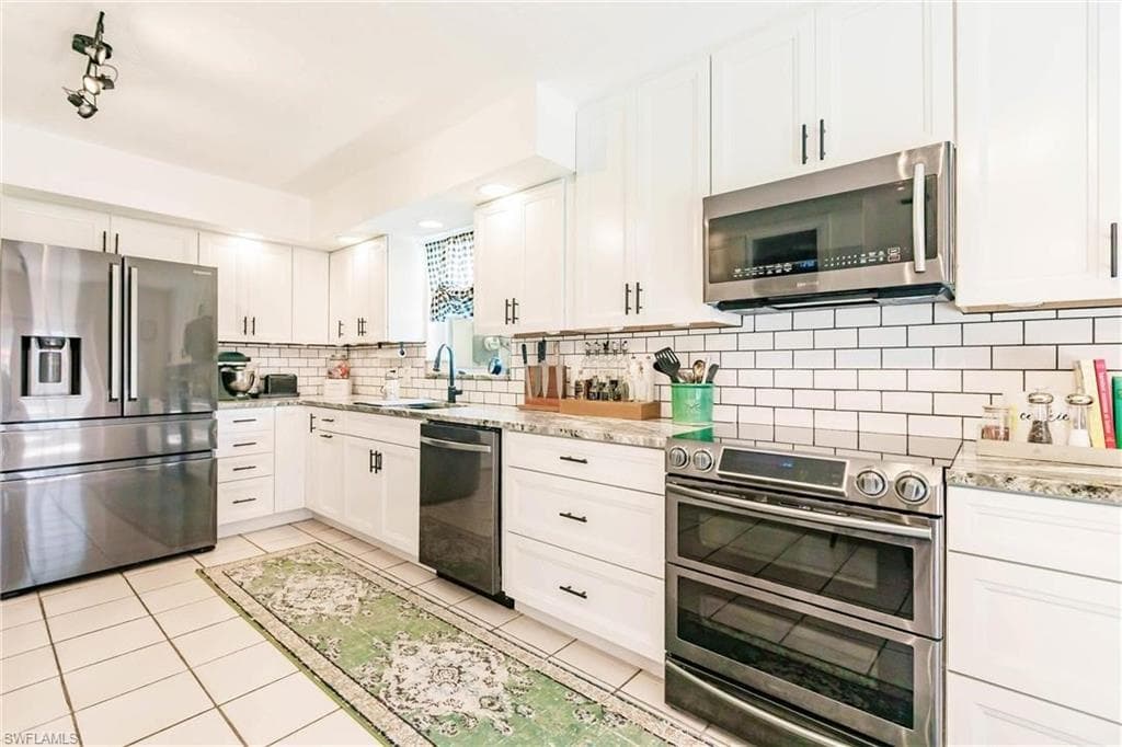 2406 Ivy AVE FORT MYERS, FL 33907