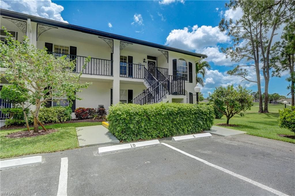 256 Deerwood CIR 10 NAPLES, FL 34113