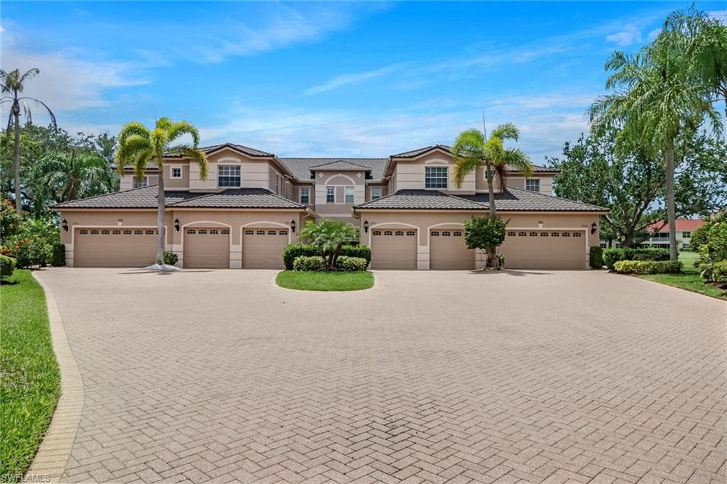 762 Regency Reserve CIR 2001 NAPLES, FL 34119