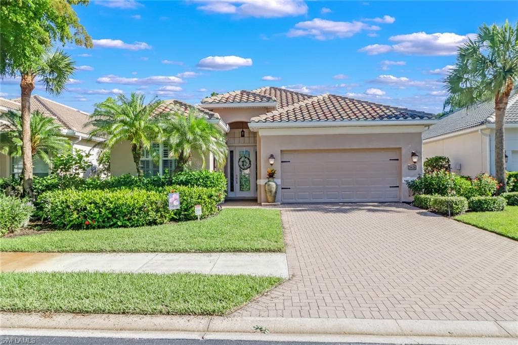 3626 Grand Cypress Drive DR NAPLES, FL 34119