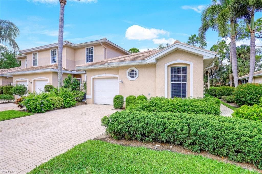 7555 Meadow Lakes DR 4 NAPLES, FL 34104