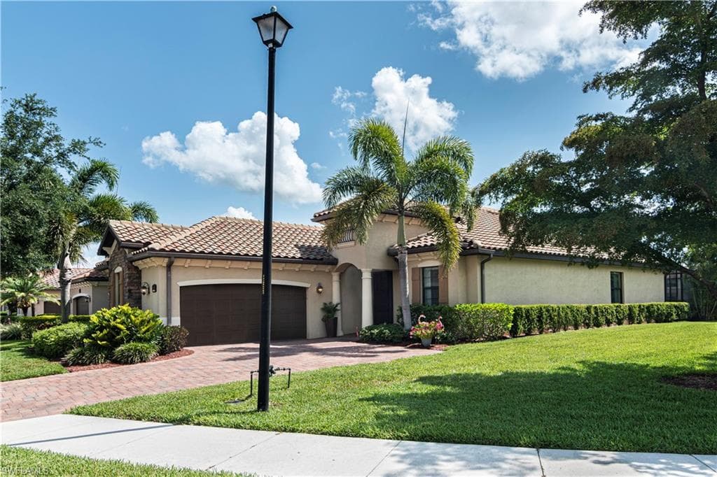 28581 Westmeath CT BONITA SPRINGS, FL 34135