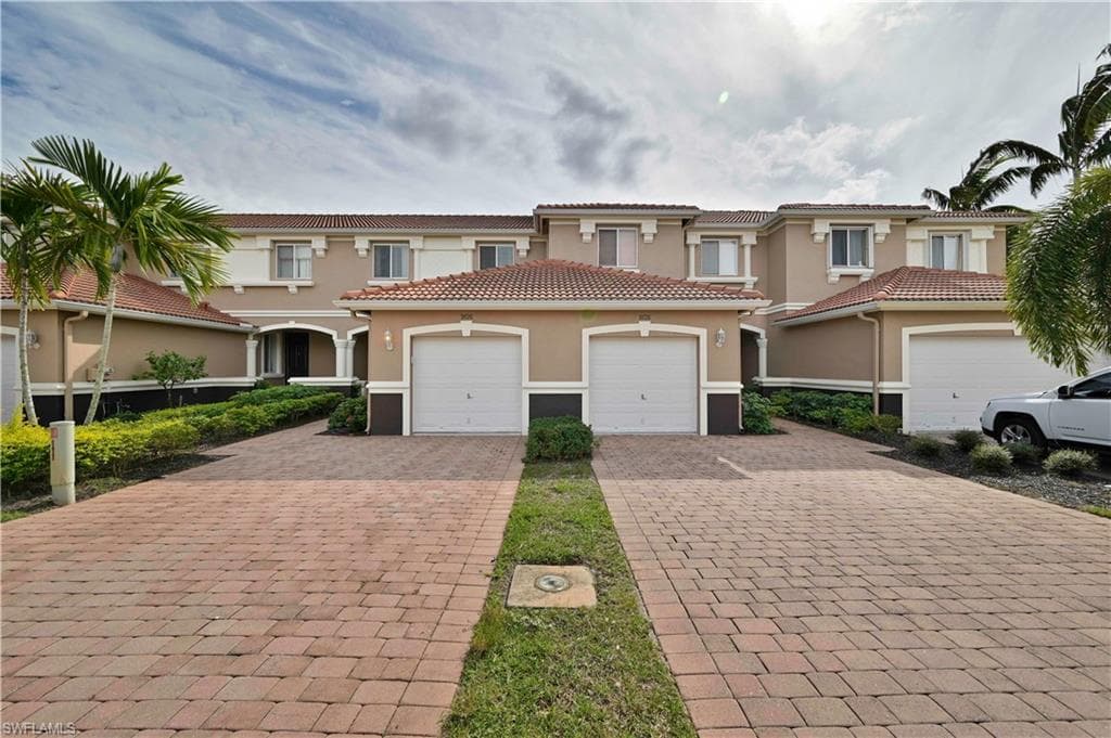 9726 Roundstone CIR FORT MYERS, FL 33967