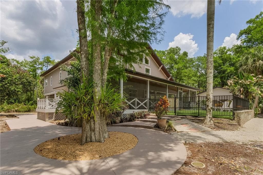 711 9th ST NW NAPLES, FL 34120