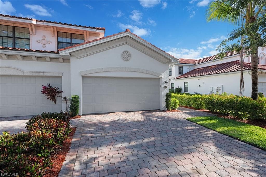 3157 Aviamar CIR 102 NAPLES, FL 34114