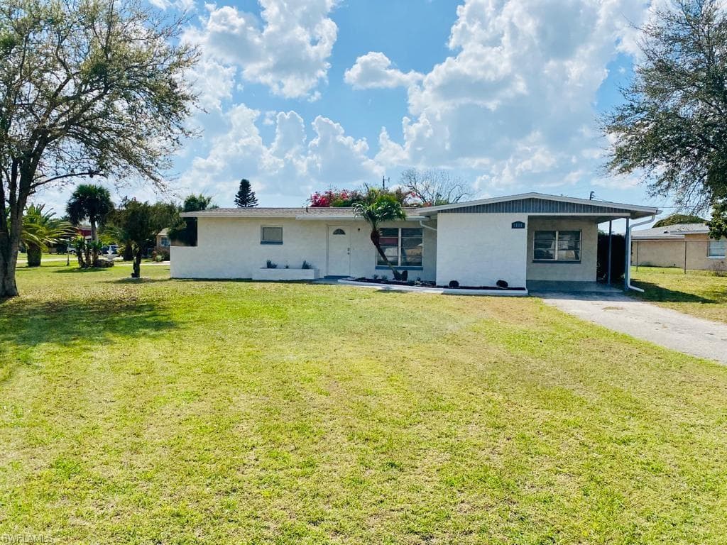 1104 Jasmine RD LEHIGH ACRES, FL 33936
