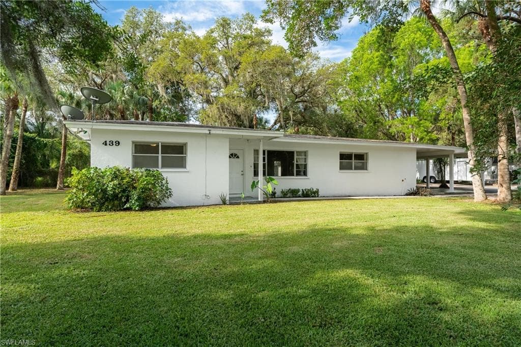439 6th AVE LABELLE, FL 33935