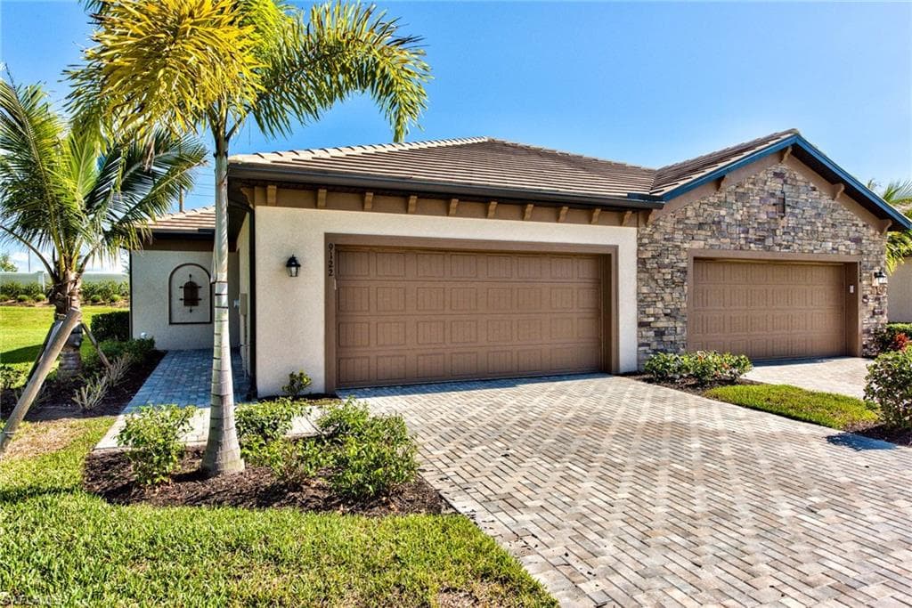 9122 Woodhurst DR NAPLES, FL 34120