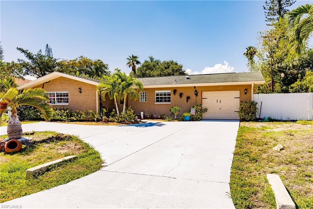 122 SE 43rd LN CAPE CORAL, FL 33904