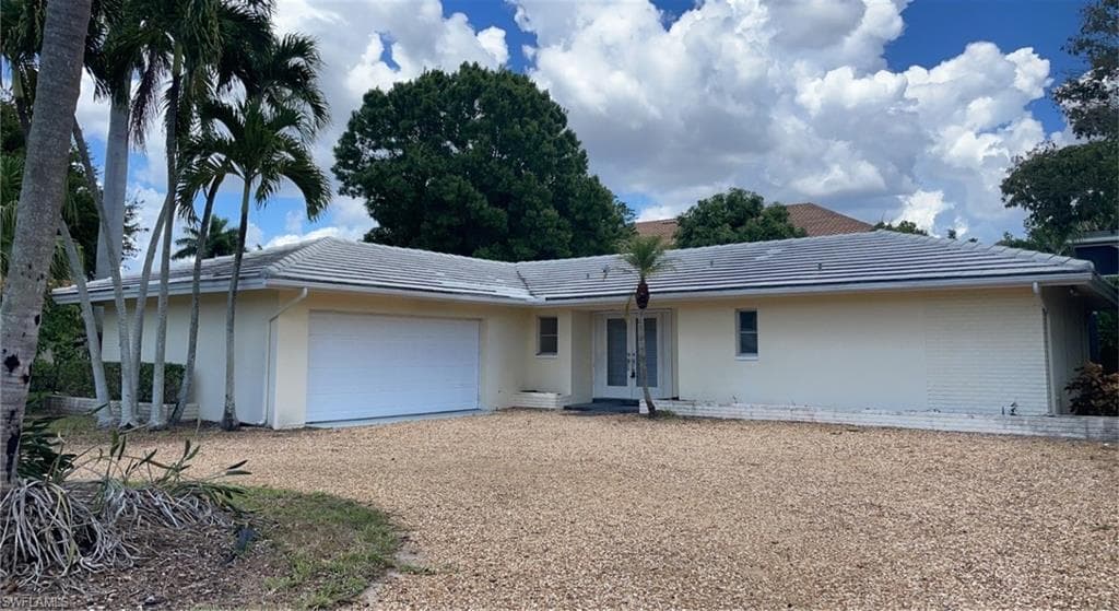 3888 Crayton RD NAPLES, FL 34103