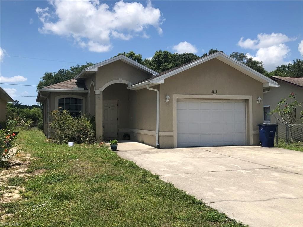 2613 West RD FORT MYERS, FL 33905