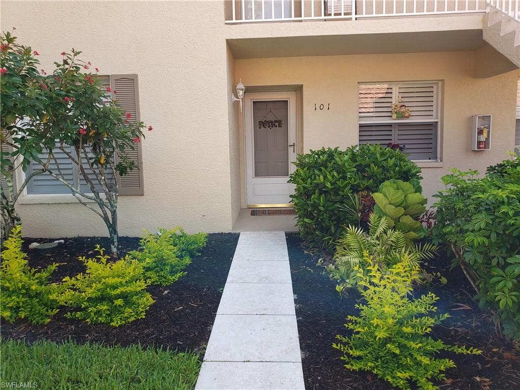 289 Robin Hood CIR 101 NAPLES, FL 34104