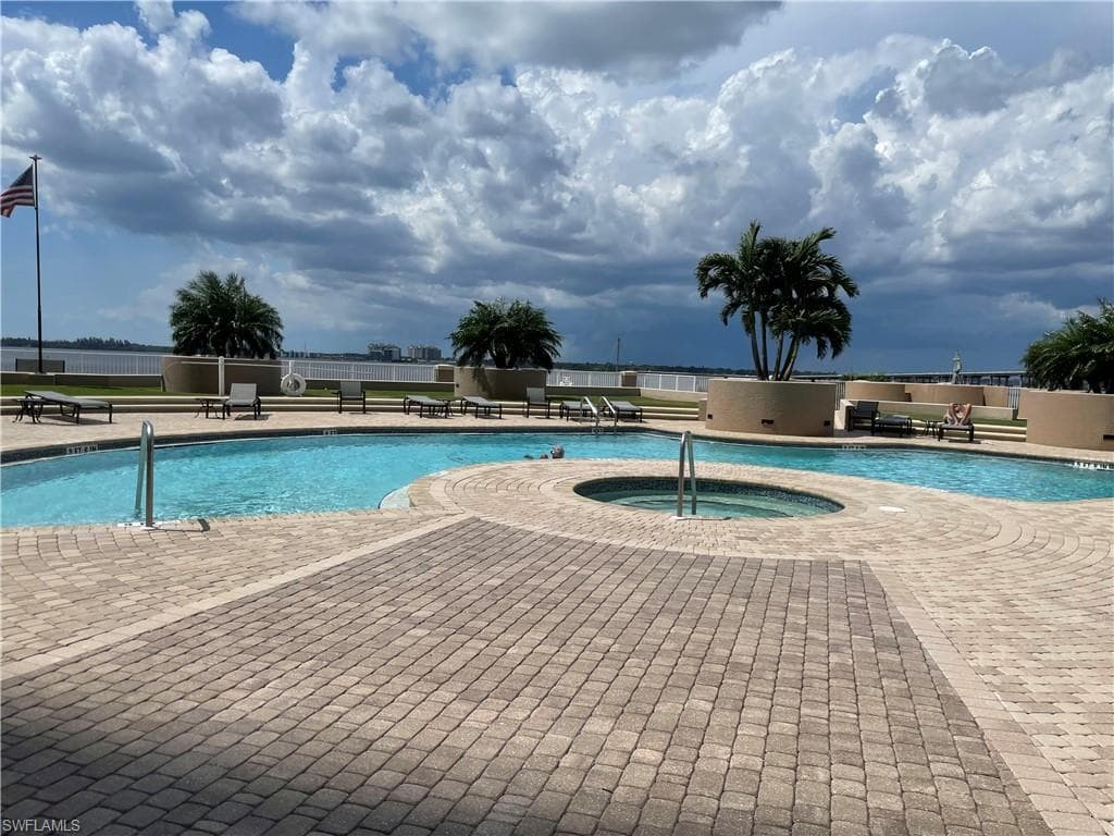 2080 W 1st ST 105 FORT MYERS, FL 33901