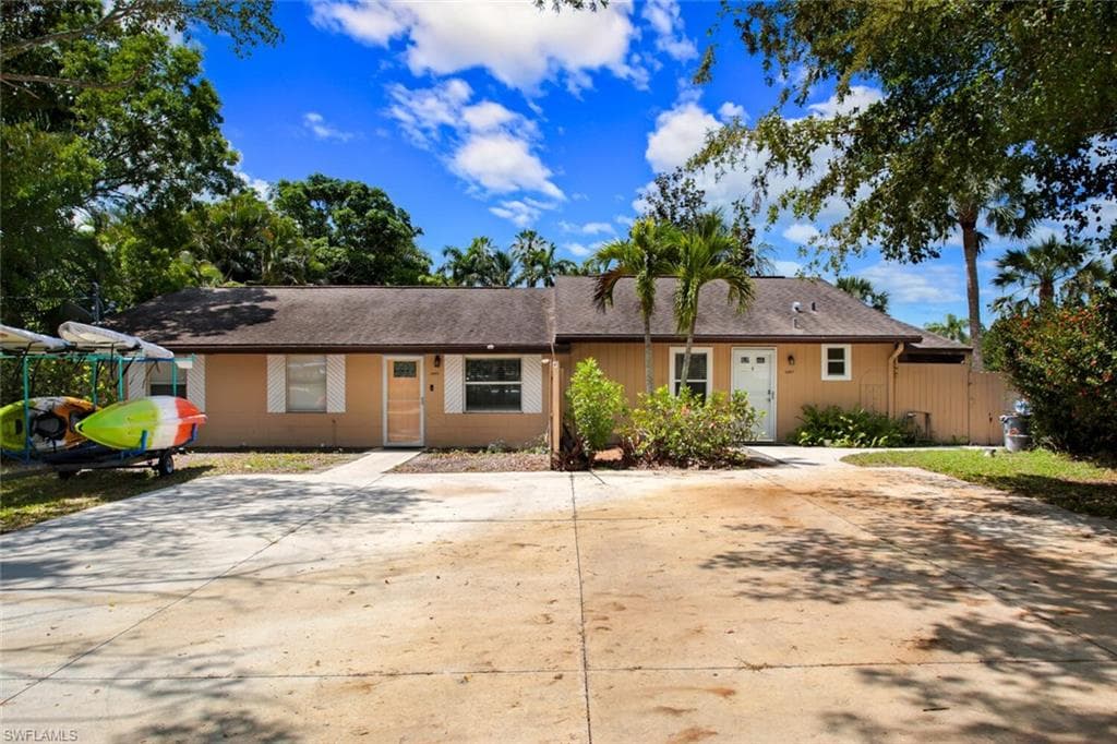 4805 Regal DR BONITA SPRINGS, FL 34134