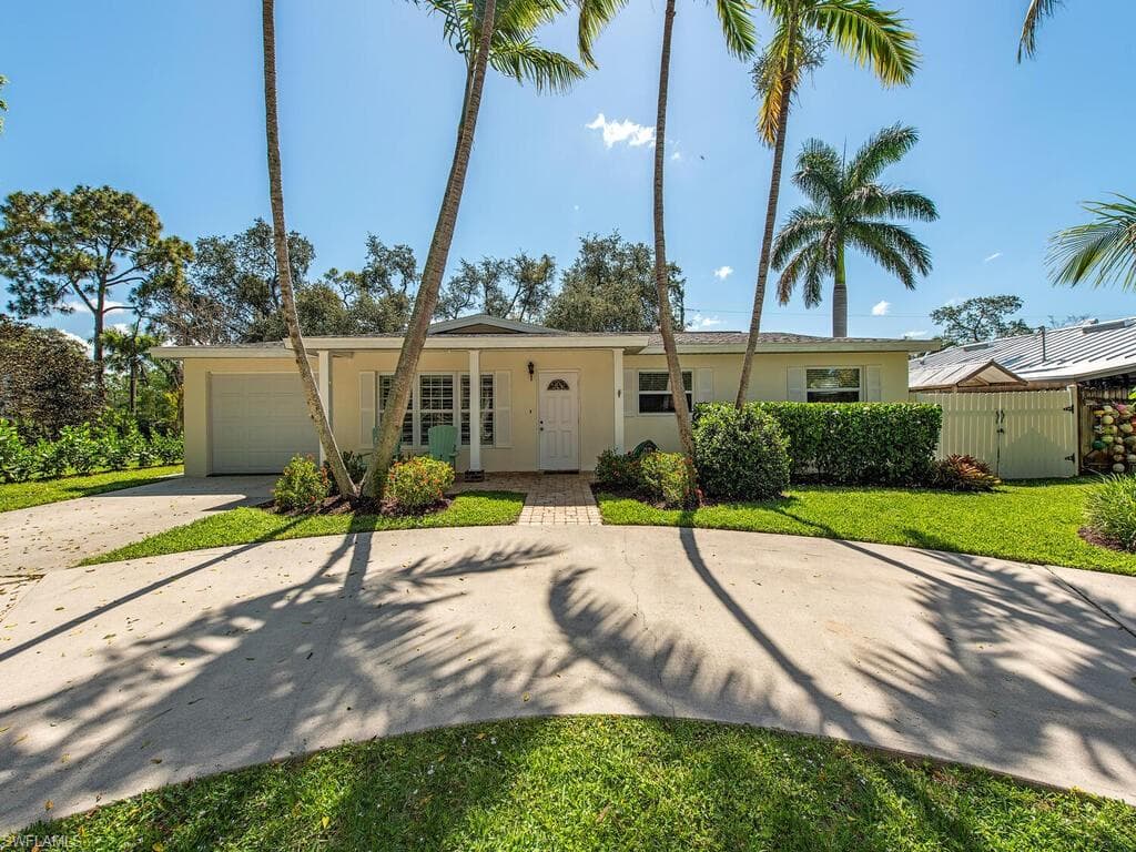 67 Constitution DR NAPLES, FL 34112