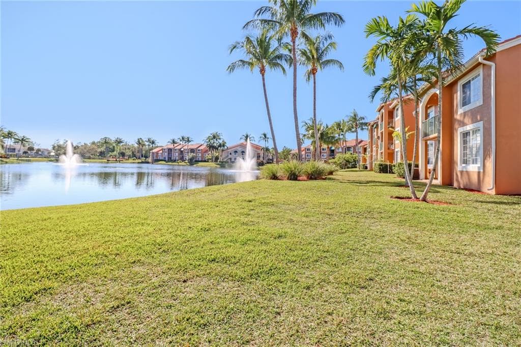1265 Wildwood Lakes BLVD 208 NAPLES, FL 34104