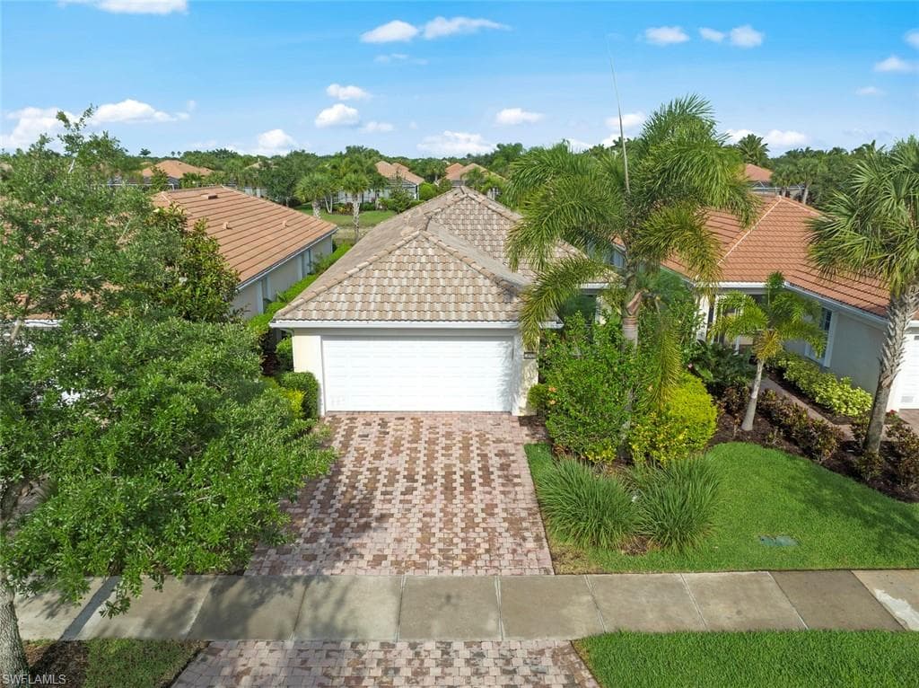 28520 Hammerhead LN BONITA SPRINGS, FL 34135