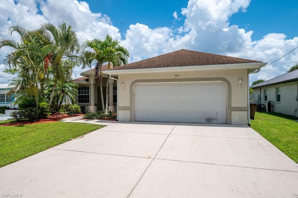 2082 Tobago CIR FORT MYERS, FL 33905