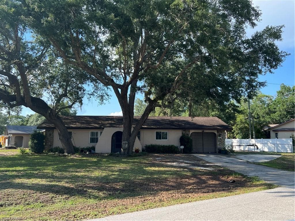 1082 Labelle TER NW PORT CHARLOTTE, FL 33948