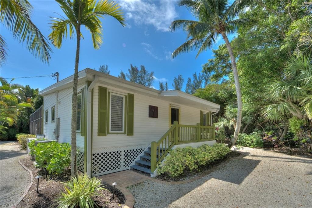 1827 Middle Gulf DR SANIBEL, FL 33957