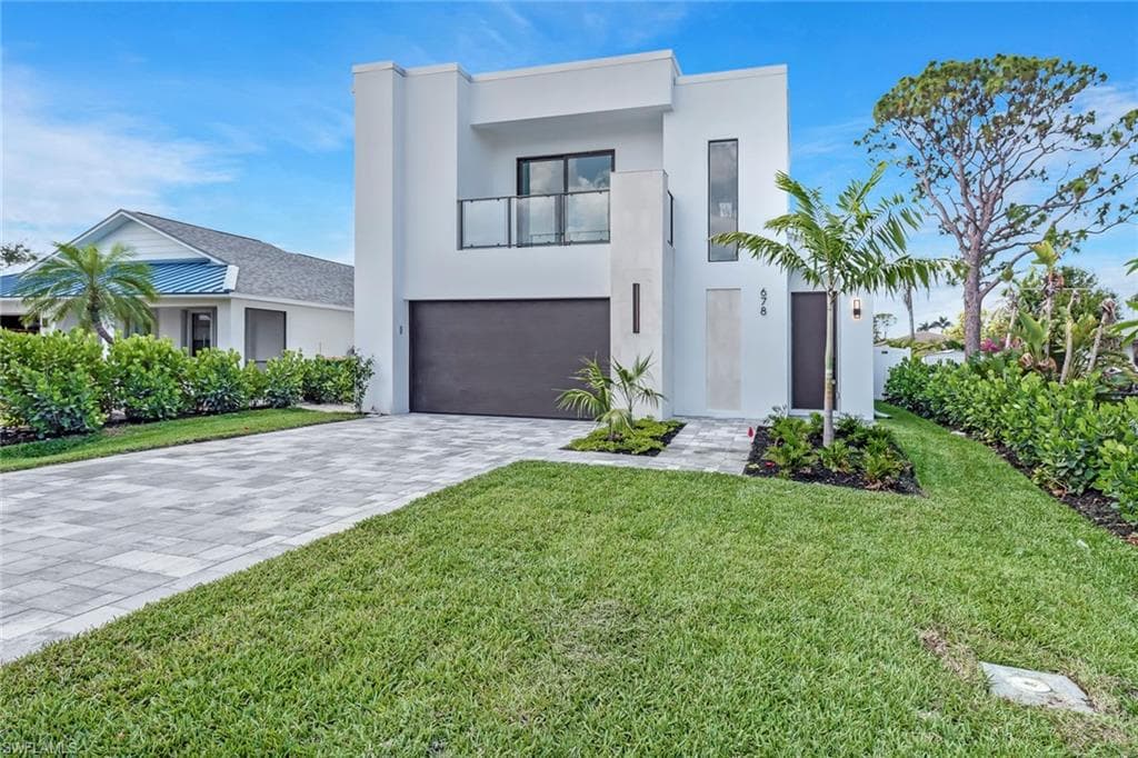 678 95th AVE N NAPLES, FL 34108
