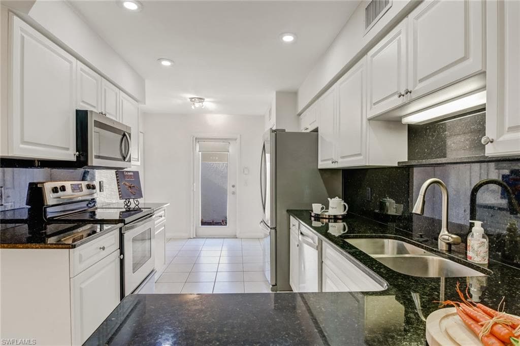 4985 Sandra Bay DR 8-101 NAPLES, FL 34109