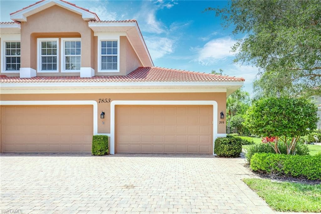 7853 Hawthorne DR 704 NAPLES, FL 34113