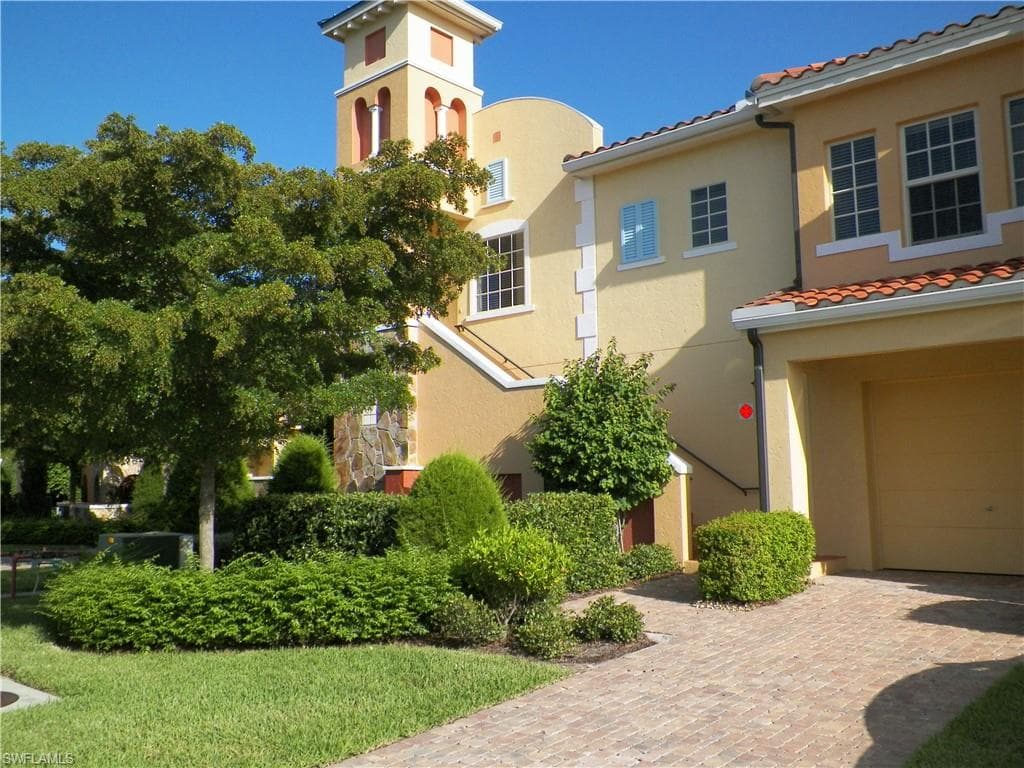 8701 Piazza Del Lago CIR 202 ESTERO, FL 33928