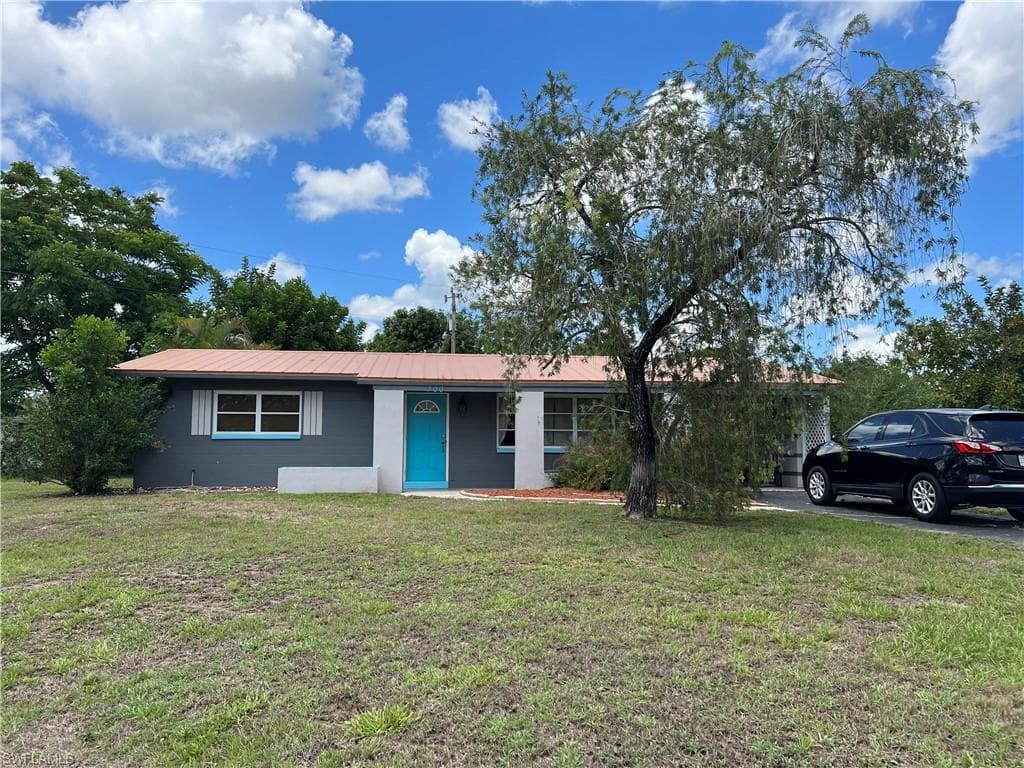 300 Penn RD W LEHIGH ACRES, FL 33936