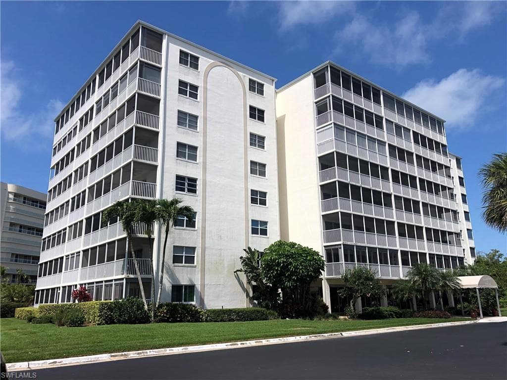 1 Bluebill AVE 208 NAPLES, FL 34108
