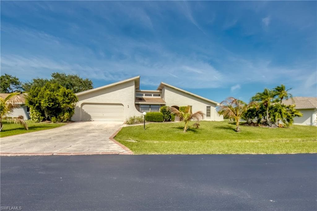 19900 Petrucka CIR LEHIGH ACRES, FL 33936