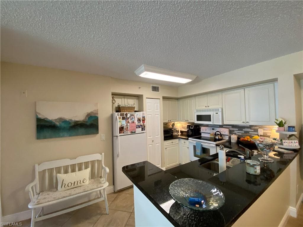 1190 Wildwood Lakes BLVD 206 NAPLES, FL 34104