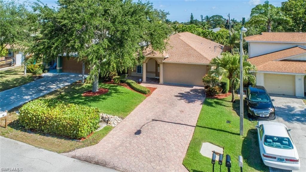 743 98th AVE N NAPLES, FL 34108